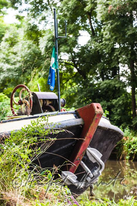house boats anchoring at the 