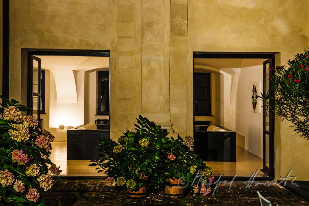 view from the inner courtyard to the living room