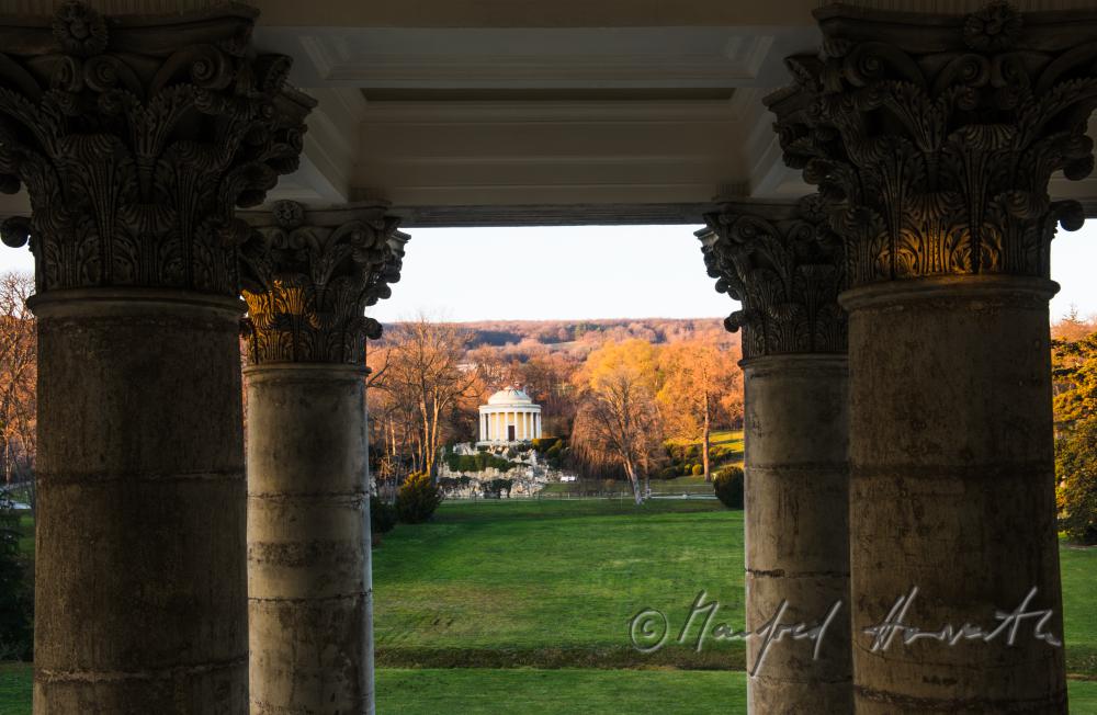 columns of the portico and the Leopoldinentempel