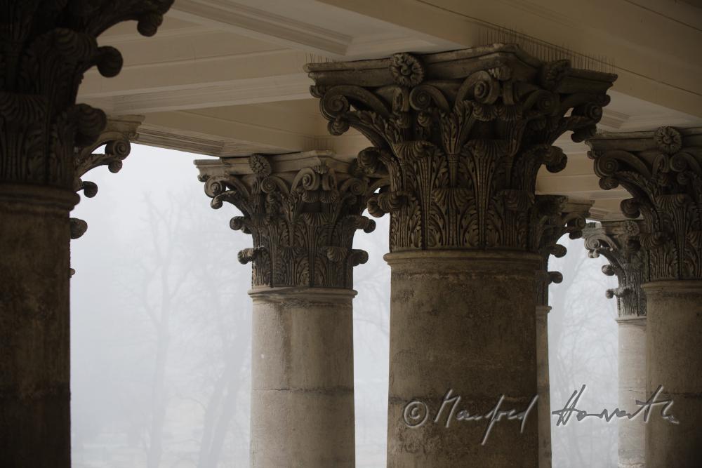 classicistic columns of the portico