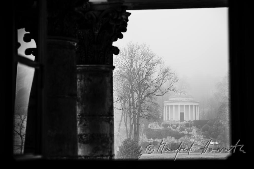 columns of the portico and the Leopoldinentempel