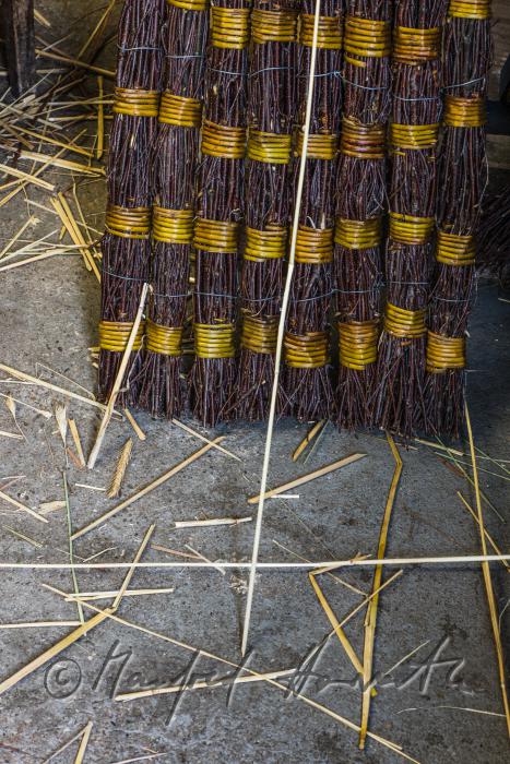 basket braider-workshop: footmat made of birch brushwood