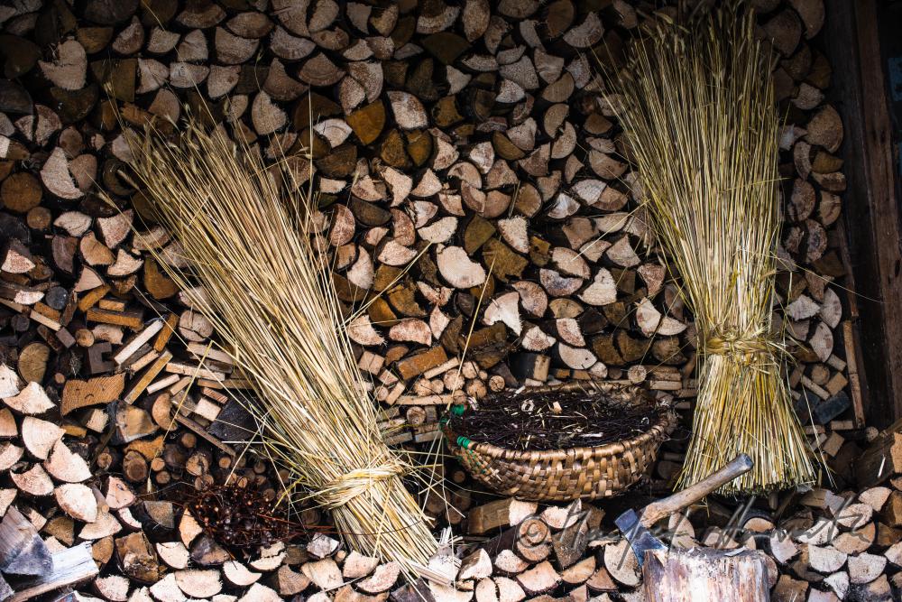 braided bundles of straw in the workshop of the basket braider