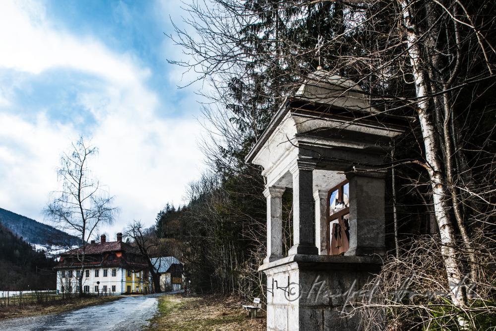 abandoned estate (Ödhof) and wayside shrine