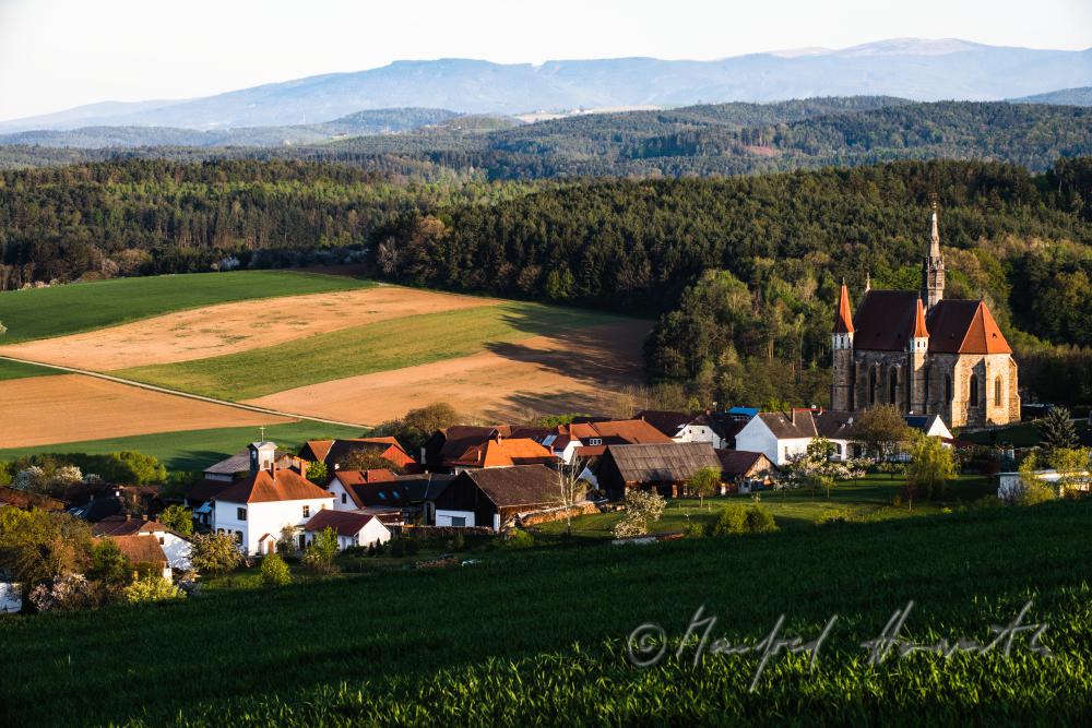 view over Mariasdorf to the Bucklige Welt