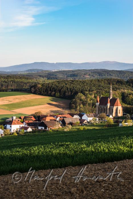 view over Mariasdorf to the Bucklige Welt