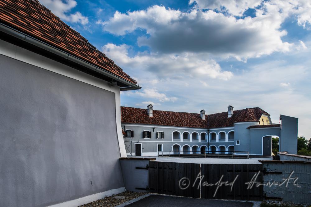 castle Tabor on top of a hill