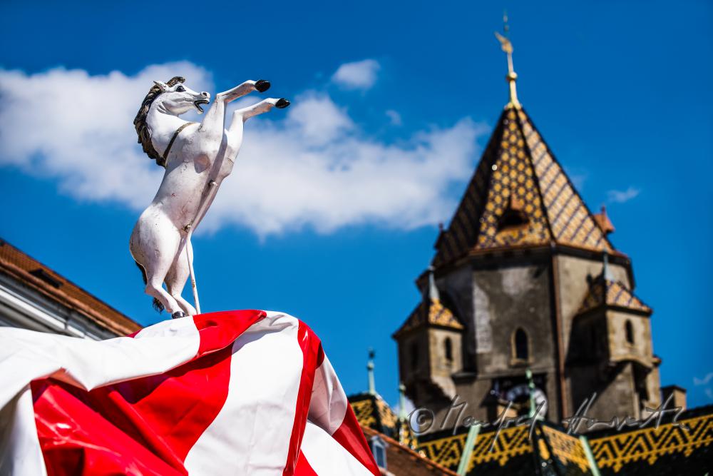 building up a merry-go-around on the main square