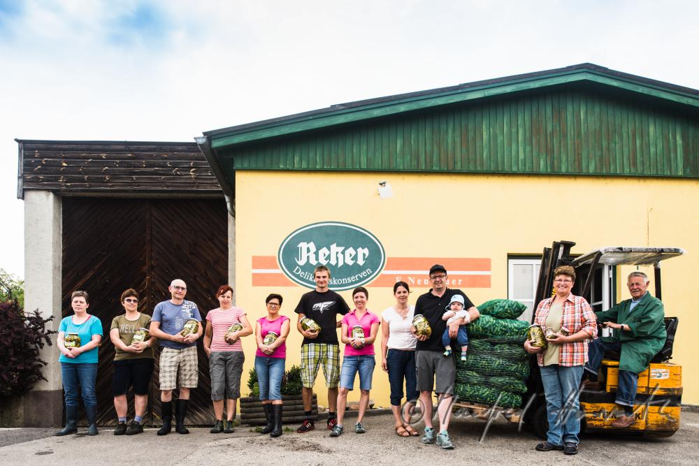 staff and Neubauer family (operators) in front of the preserving plant