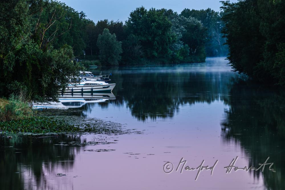 house boats in the harbour of the river La Seille