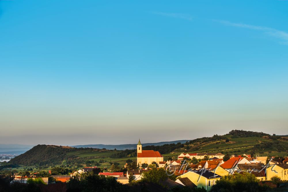 view fron Neusiedl to Jois and the Leithagebirge