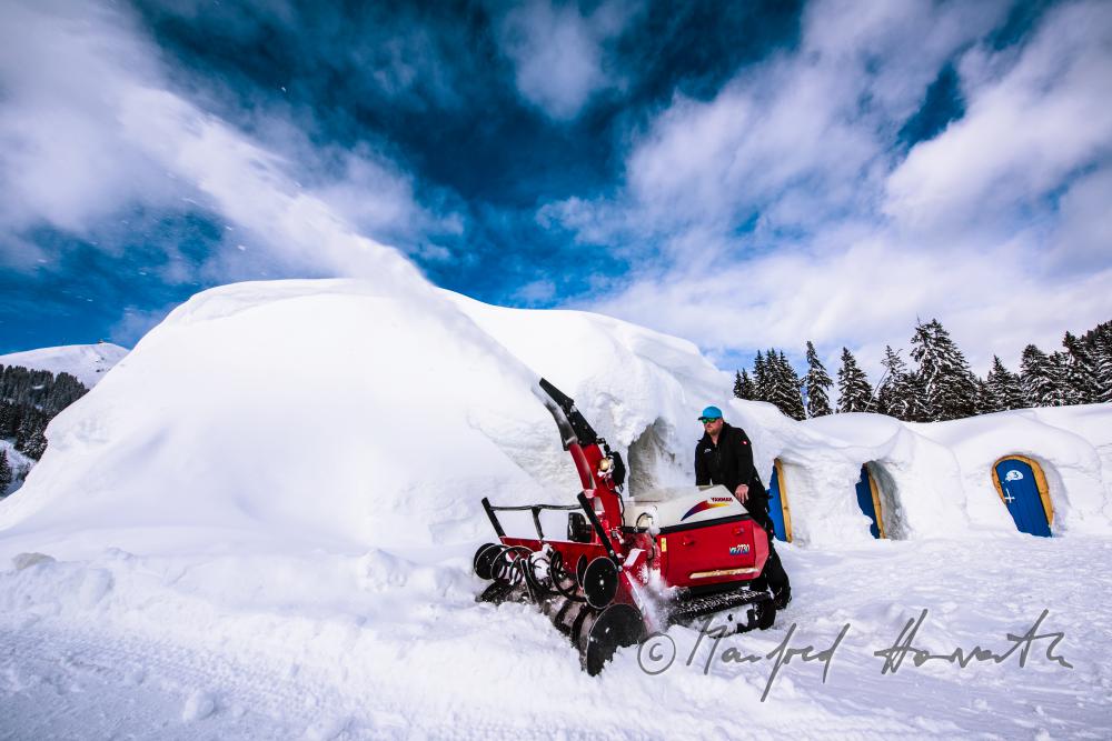 entrance of the Igloo-Hotel