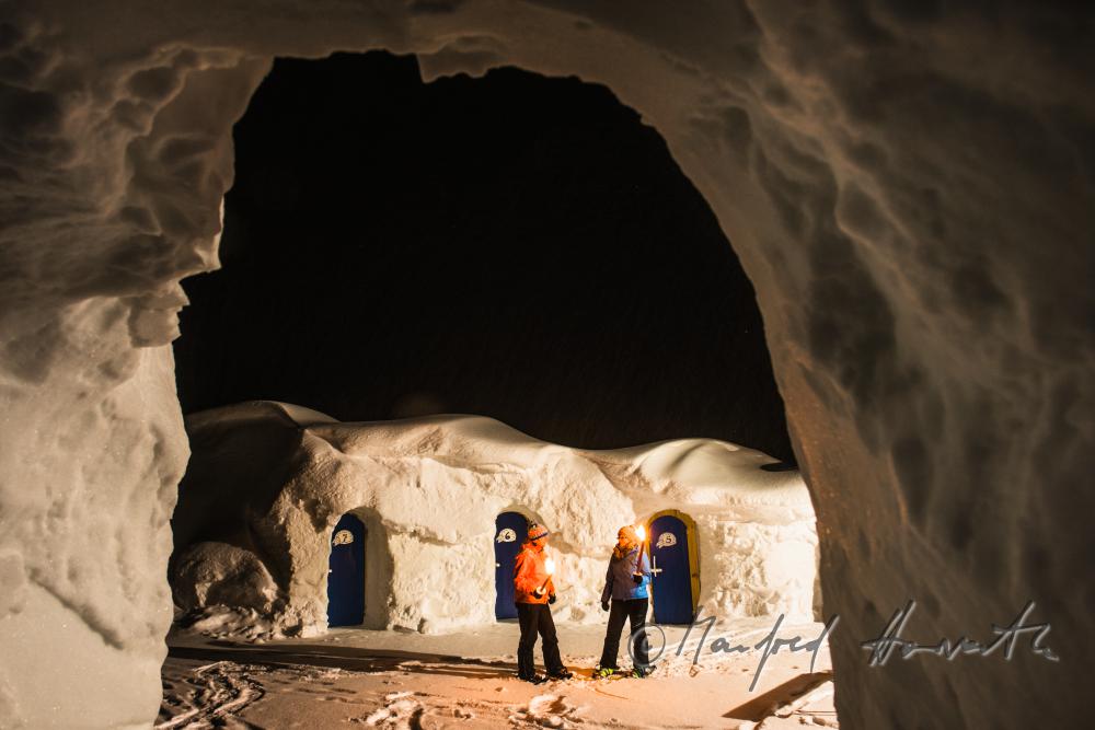 guests of the igloo hotel at the 